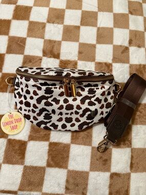 Lemon Drop Shop Leopard Print Crossbody Belt Bag - Brown/white